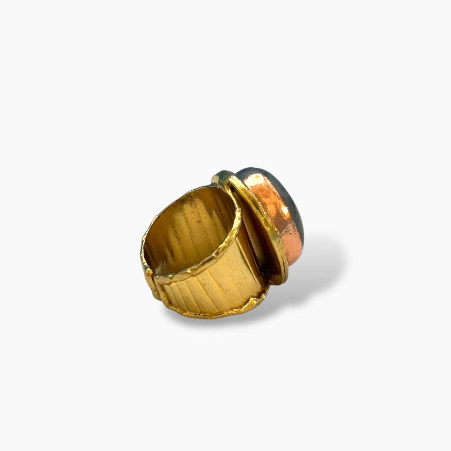 Sable Ring: Labradorite